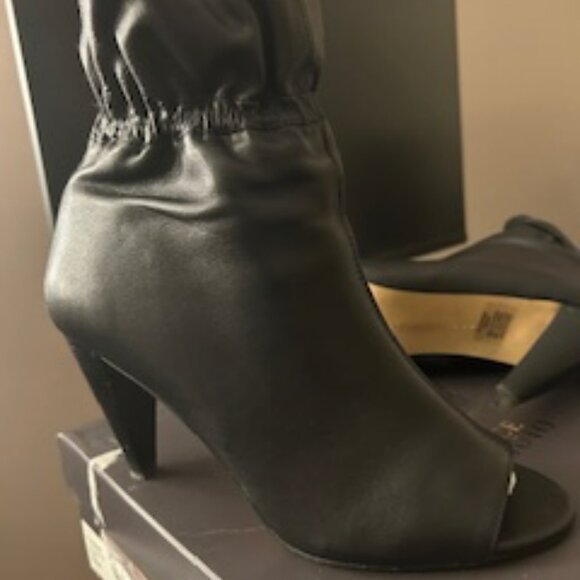 Vince Camuto Addiena Black Vignoni Booties Size 9, fit like an 8.5 - Picture 5 of 12